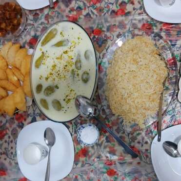 كوسة باللبن مع رز بالشعيرية